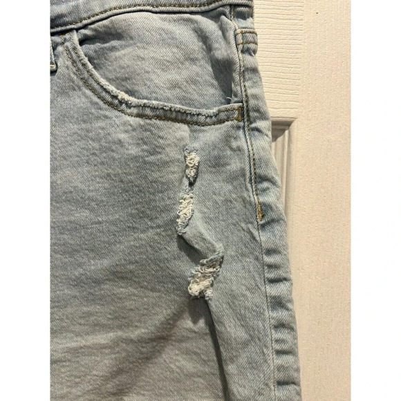 Universal Thread Women's High Rise Shortie Jean Shorts Light Blue 14 - Picture 3 of 9
